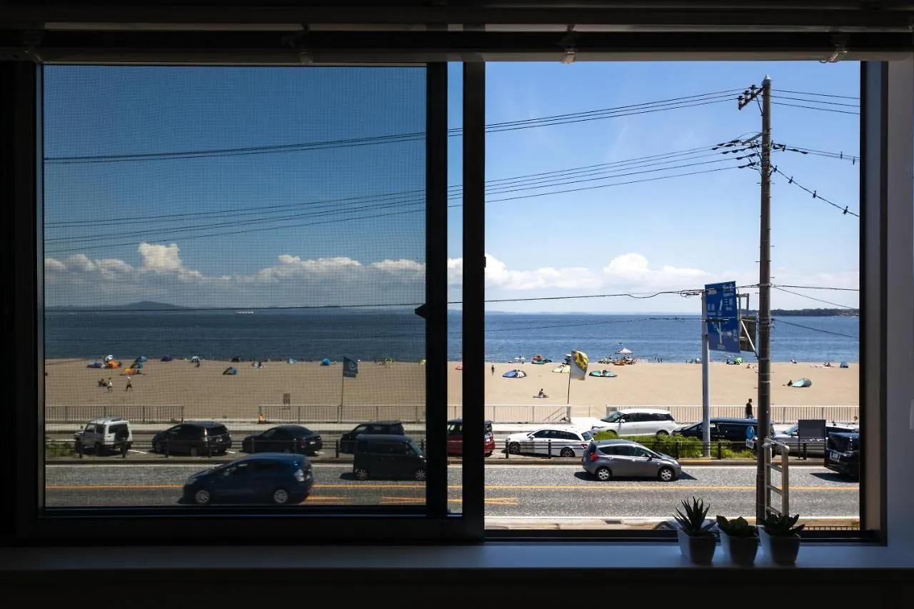 Дом отдыха The Beachfront House ビーチフロントの一軒家 4名迄 Миура